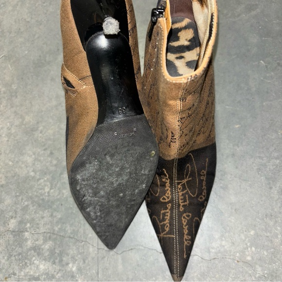 Y2K Roberto Cavalli Canvas Newspaper Print Pointed Toe Ankle Heel Boots Monogram - Picture 16 of 16